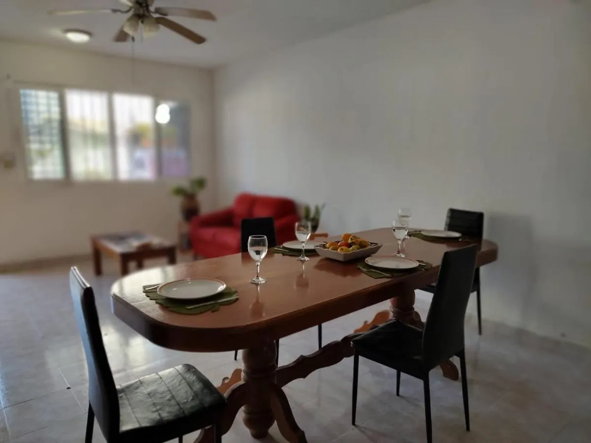 プレヤデルカーメン Casa Bugambilias Playa Bed & Breakfast
